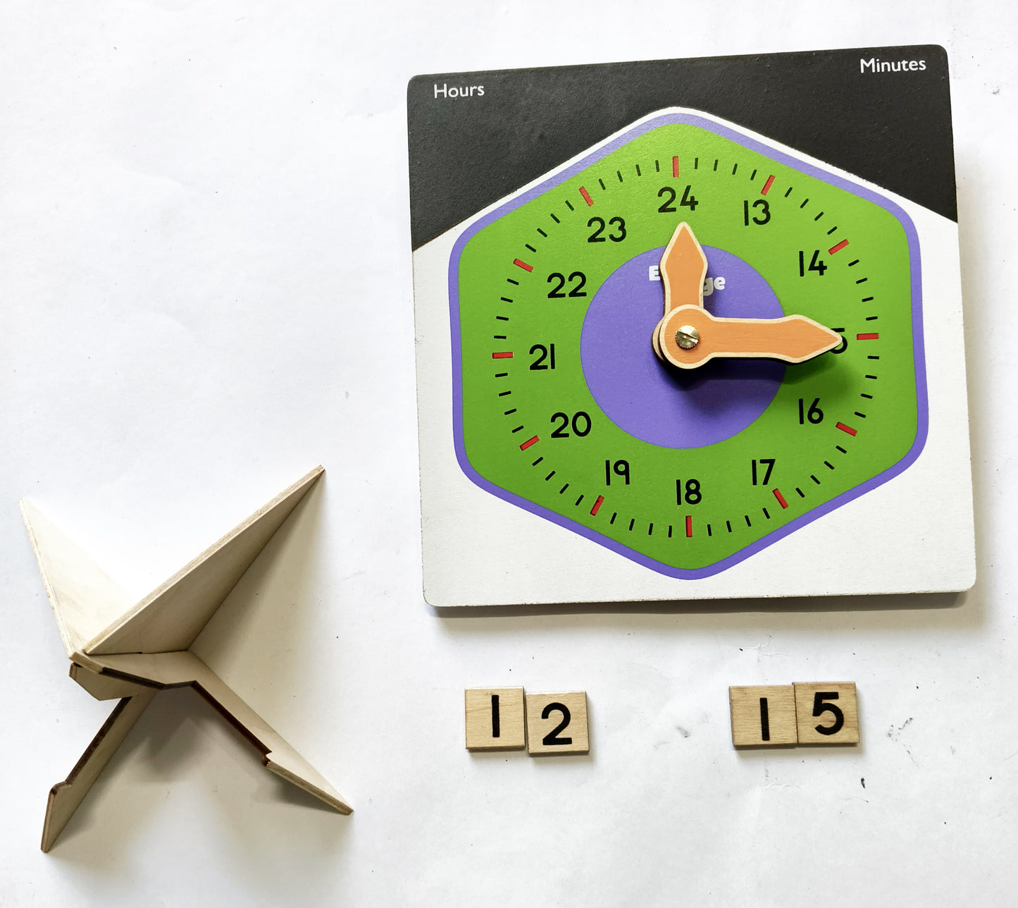 Vr/Wooden Clock with stand