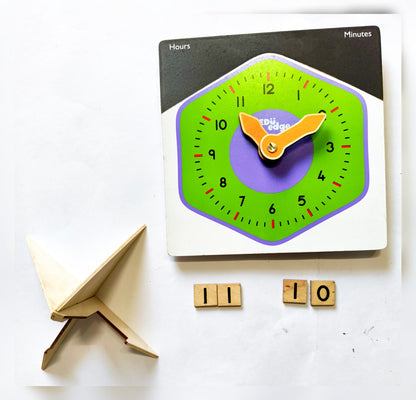 Vr/Wooden Clock with stand